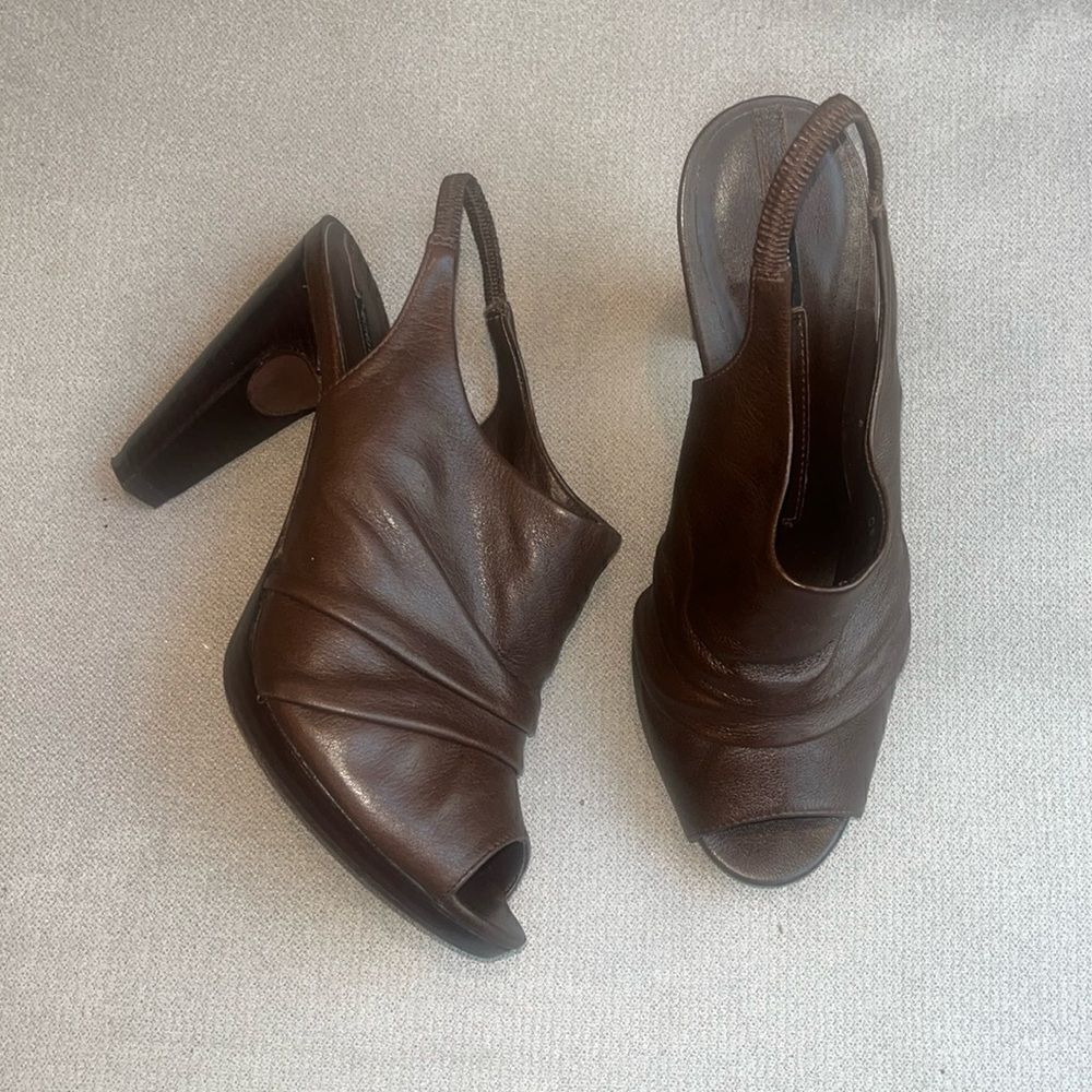 Schutz dark brown leather wooden heel peep toe shoes